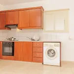 Walnut 1Bed Apt With Shared Pool