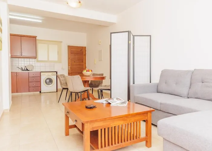 Walnut 1Bed Apt With Shared Pool