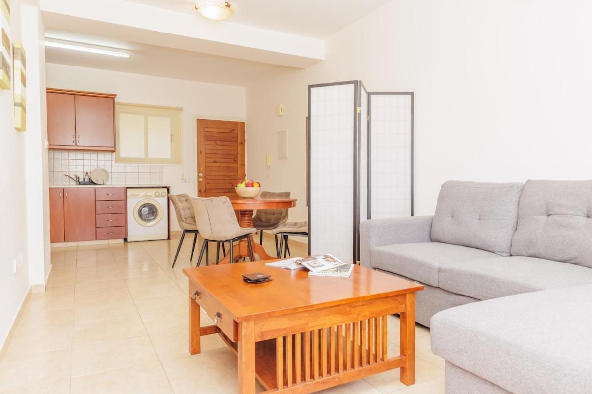 Walnut 1bed With Shared Pool Apartament Pafos