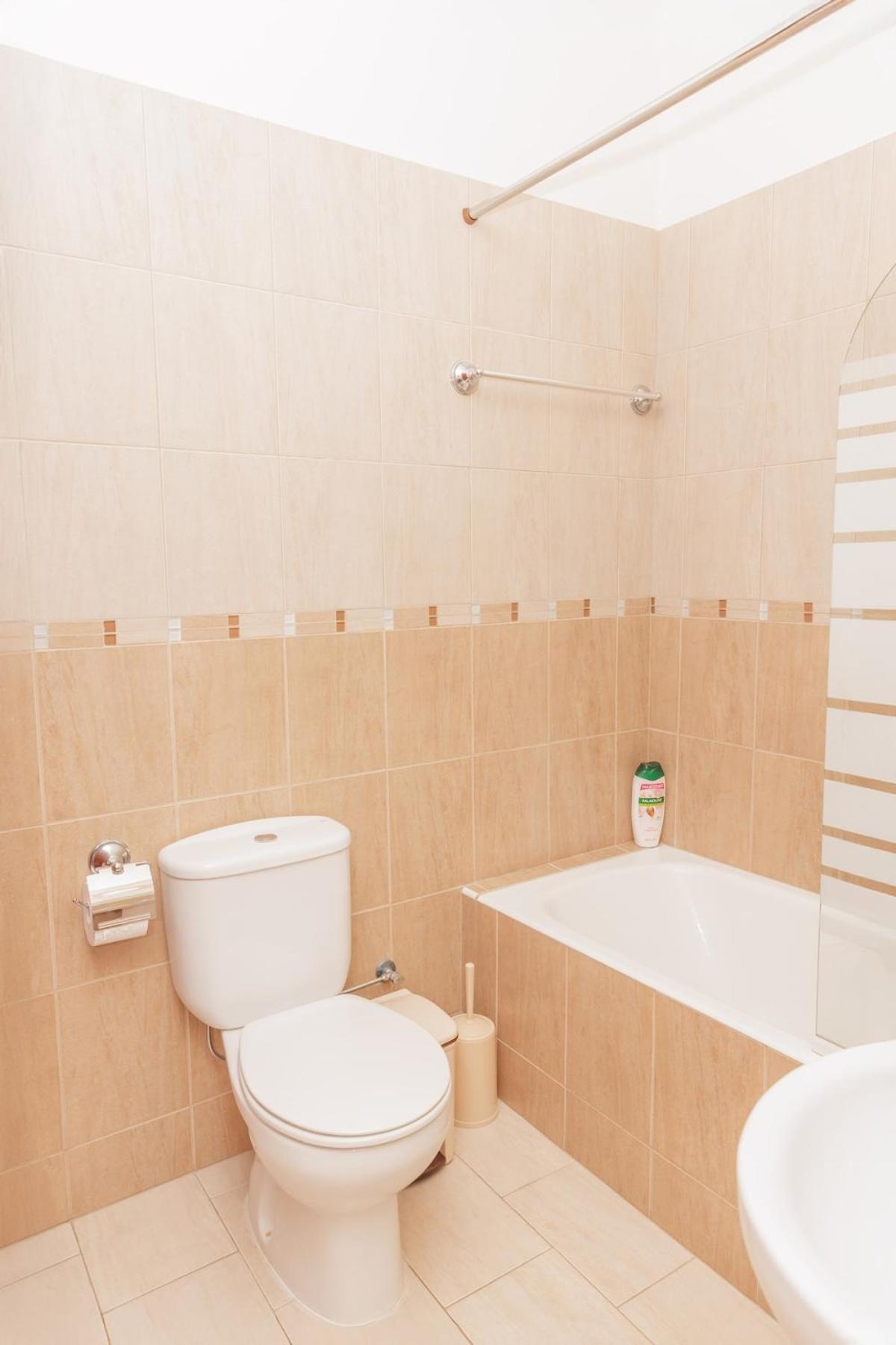 Apartament Walnut 1bed With Shared Pool *